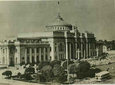 Привокзальная площадь.Вокзал
фото до 1965 года
