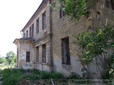 академика Панкратовой ул., 6
Дореволюционное народное училище (в советское время - школа). По информации старожилов: в ней училась А.В, Нежданова и преподавал её отец. Здание сгорело несколько лет назад.
Ключевые слова: кирпичный училище школа