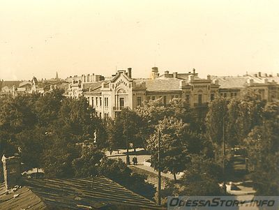 Александровский проспект, 6
1943 год
 добавил - Good++++
 с сайта - http://fototecaortodoxiei.ziarullumina.ro/510-biserica-greaca-refacuta-la-initiativa-mitropolitului-visarion-puiu
