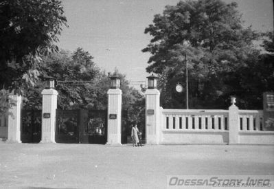 Аркадия
октябрь 1951 год
Фотография из семейного архива пользователя Одесского форума mlch
