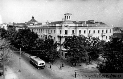 Пушкинская, 
Из фонда ЦГКФФА Украины им. Пшеничного, 24 октября 1953 г.
добавлено с - http://transphoto.ru/photo/524136/

