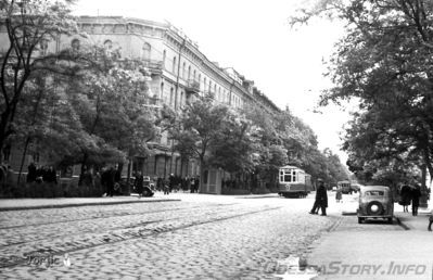 Ришельевская, 13
перед реконструкцией 1957 года
добавил - Jorjic
