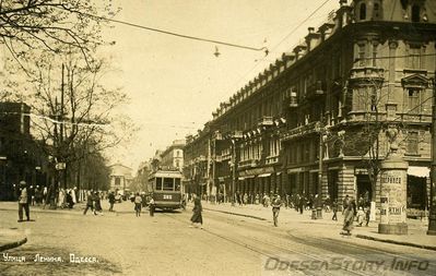 Ришельевская, 17
доходный дом Кречмер с торговыми помещениями (аптека И.Тарле и А.Ландау), 1890, арх. А.Э.Шейнс.
на месте дома Ф.Кобле, 1825, арх. Д.Фраполли
