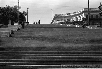 июнь 1943 года
фото - Willy Pragher
добавил - Sergey_L
оригинал находится - https://www2.landesarchiv-bw.de
