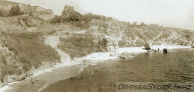 Морские берега Одессы. 
Фото из альбома (отчет оползневой станции, 1946 год) Н.А.Хренникова
