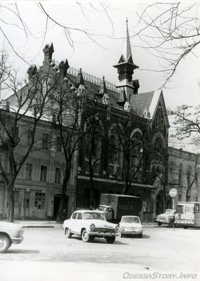 Херсонская, 62
фото Н.Дуценко, 1974 год.
добавлено с - http://vkontakte.ru/album-12872246_98090123
