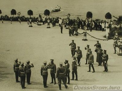 Император Николай Александрович принимает рапорт караула,
 2 июня 1914.
фото - Пудичев Д. И.
