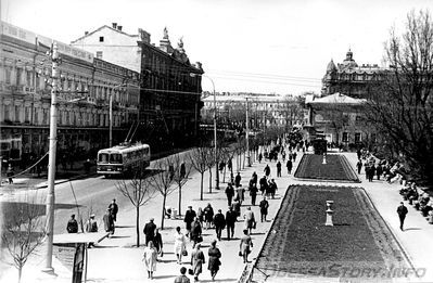 Дерибасовская, 
Фото А. Фатеева из фонда ЦГКФФА Украины им. Пшеничного, 
13 апреля 1967 г.
добавлено с - http://transphoto.ru/photo/517477/
