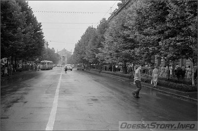 Ришельевская,
1967 год.
фото - Андрея Александровича Антонова
добавлено с - http://www.lifeisphoto.ru/photo.aspx?id=570842
