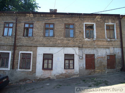 Ломаный переулок  1
Дома Марии Царевой - по данным В.П. Пилявского и В.В. Шерстобитова.

Предпоследний дом от начала переулка.
Ключевые слова: фоновая_застройка бесстилевой дом