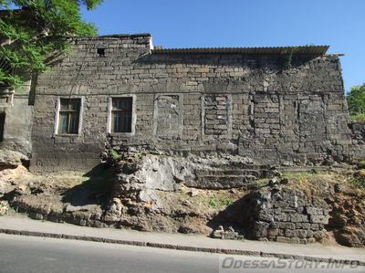 Ломанный переулок, 2
Дома Ивана Царева - по данным В.П. Пилявского и В.В. Шерстобитова.

Правый дом со стороны Скидановского спуска.
Ключевые слова: фоновая_застройка бесстилевой дом руины