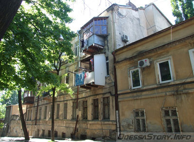 Матросский спуск, 2
Дома И.М. Ульянского

Первое здание от начала улицы под №2
Ключевые слова: бесстилевой доходный_дом фоновая_застройка