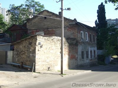 Скидановская 17
Дом Марии Чистоходовой - по данным В.П. Пилявского и В.В. Шерстобитова.
Ключевые слова: фоновая_застройка