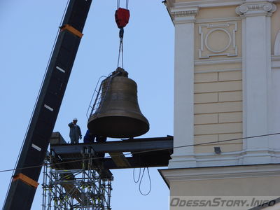 Подъем главного колокола
