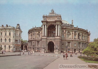 Театр оперы и балета 
Фото В. Яковлева
Издание Министерства связи СССР, 1983 год
Добавил Kamin
