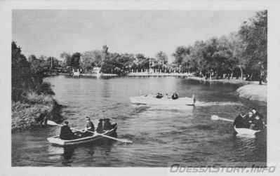 Ставок в парке "Победа"
Поштова картка. Фабрика масового фотодруку тресту "Укрфото", Київ, фото А. Вайсмана, 1957 р.
Добавил Kamin
