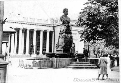 Памятник А.С. Пушкину. 1957 год
Из личного архива семьи Шалагиных
