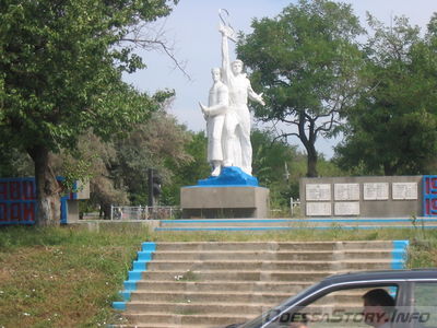 Братская могила
Находится дороге на село Латовка, окружная дорога, кладбище Латовское.
