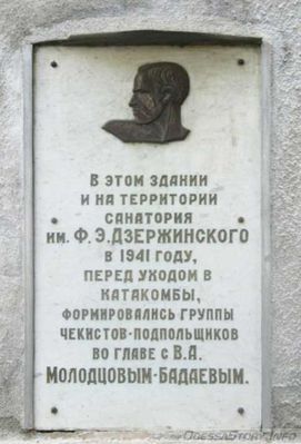 Молодцов-Бадаев Владимир Александрович, бул. Французский д.№ 52 
Установлена  на стене корпуса №1 санатория «Одесса» (бывший санаторий им. Ф.Э.Дзержинского)
Ключевые слова: Одесса Катакомбы Подполье Разведчик